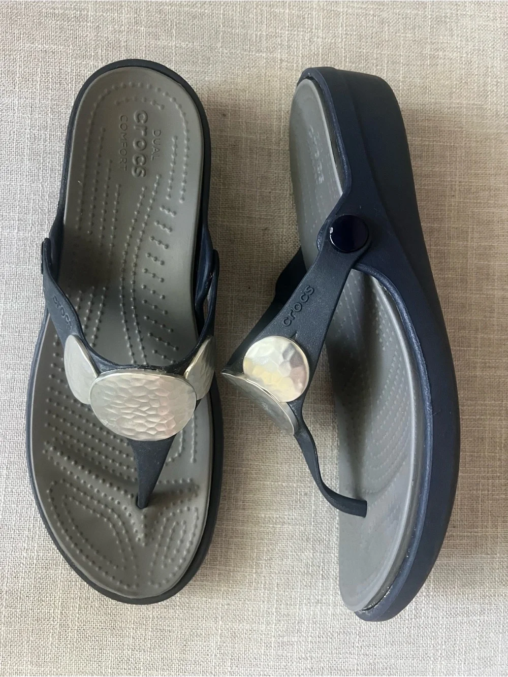 CROCS gray/navy embellished Thong Sandals, women’s eight, casual outdoors